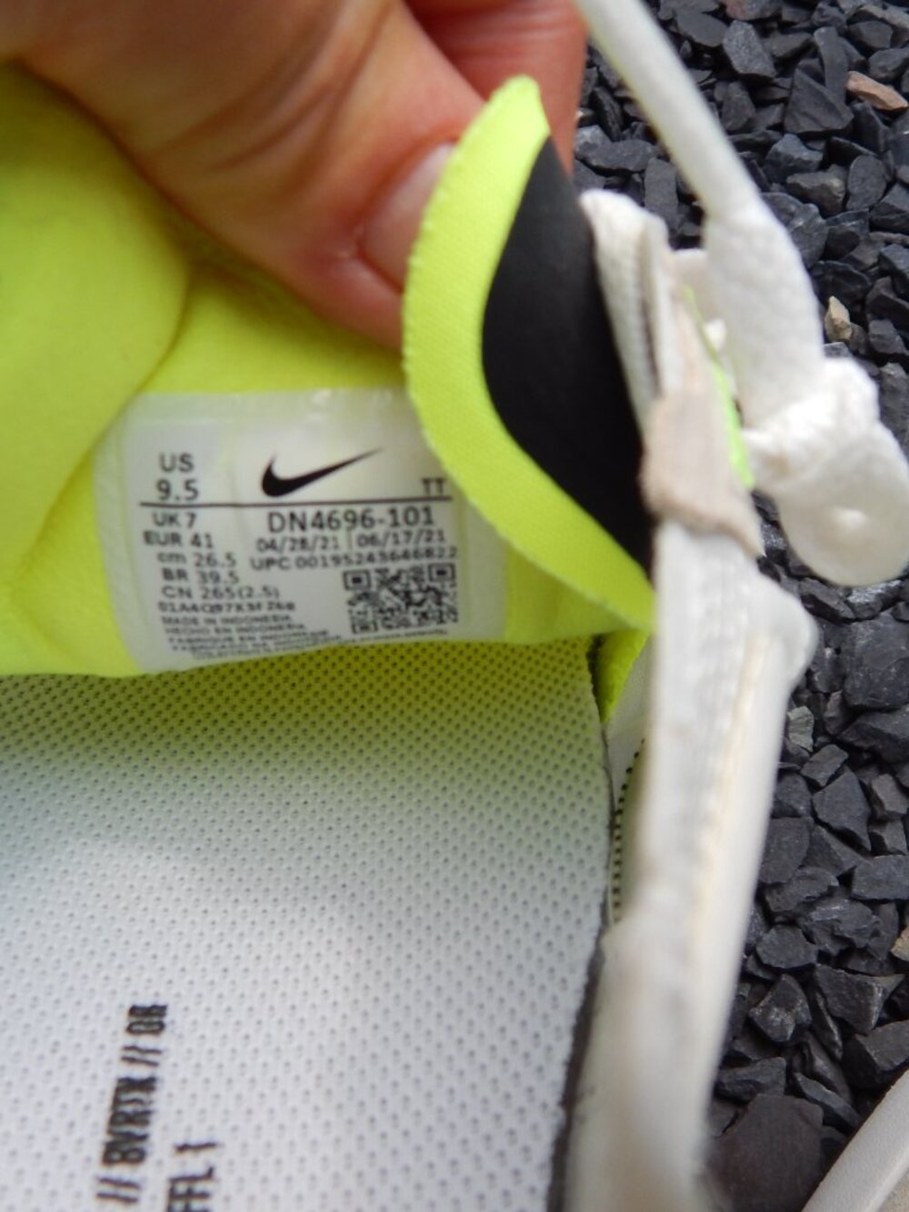 Nike Waffle One Shoes Womens Size 9.5 Yellow Mesh Running Sneakers DN4696-101 - Picture 3 of 7